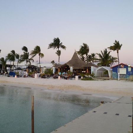 Flamboyant Garden Villas Oranjestad Dış mekan fotoğraf