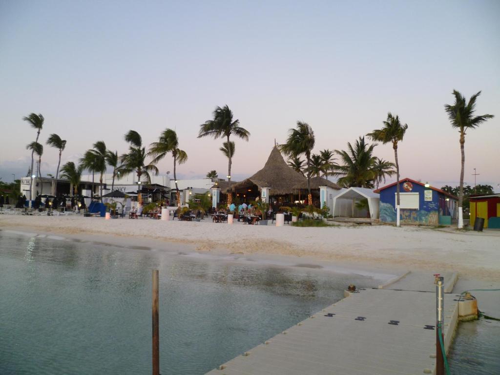 Flamboyant Garden Villas Oranjestad Dış mekan fotoğraf